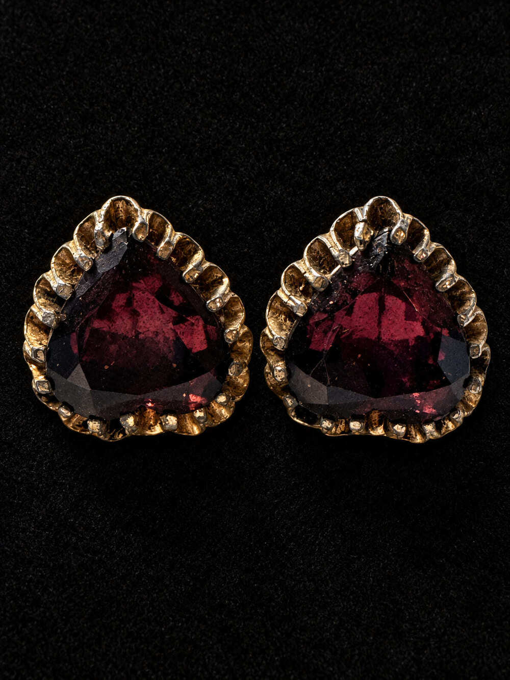 ⚜️ Sexy Screw-Back Earrings | Victorian-Style | Deep Burgundy Glass 💗
